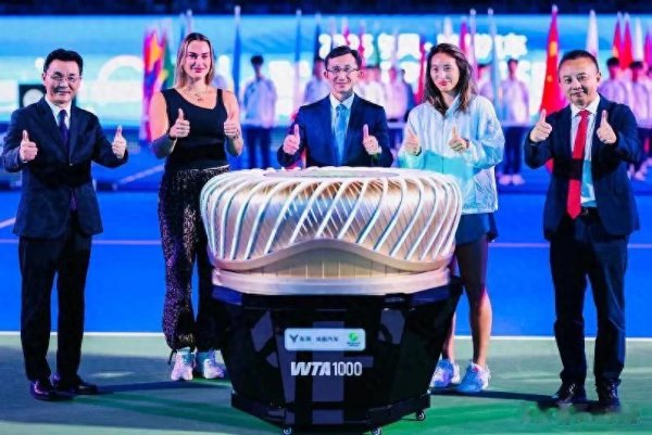 红牛配资 中秋之夜的武网 郑钦文跌出世界前十! 王欣瑜下滑到第62位!